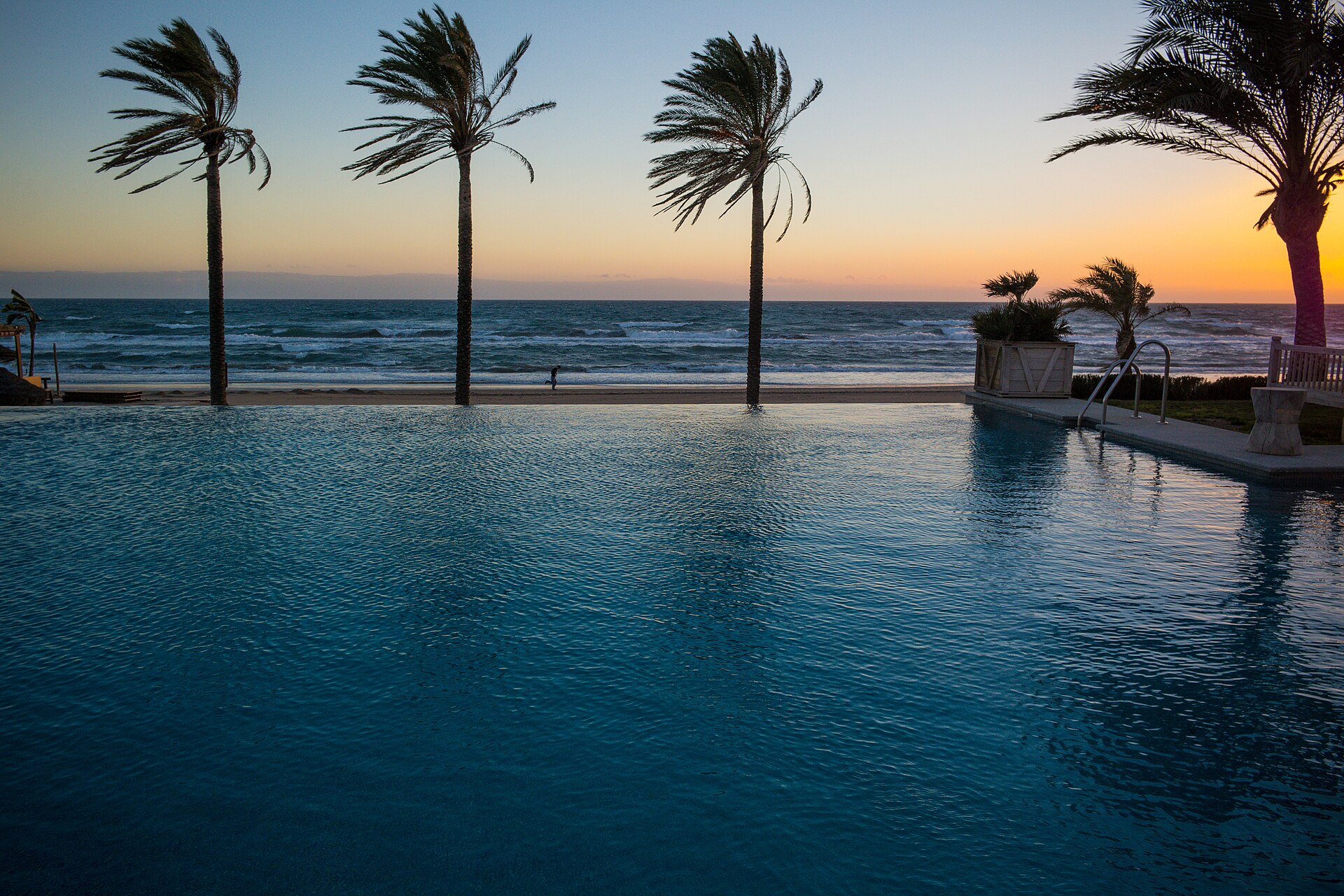 Mediterranean shoreline beside Real de Zaragoza Beach in Marbella